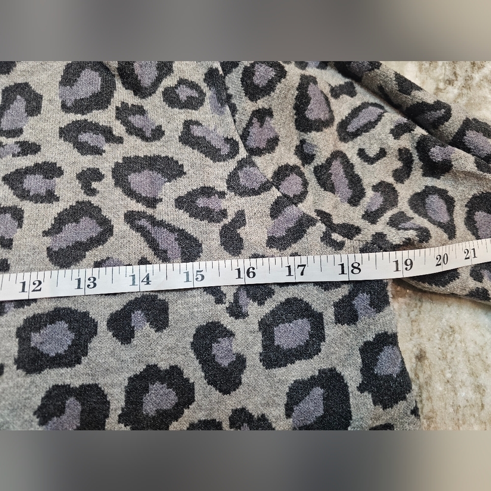 Tahari Leopard Print Sweater Top Gray Black Purple Animal Print Women’s XL - Picture 6 of 8